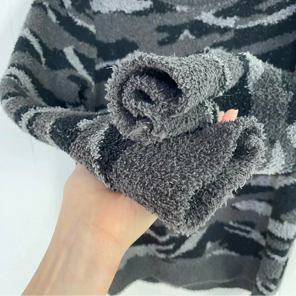 Barefoot Dreams Cozy Chic Seaside Crew Neck Zebra Camo Super Soft Sweater Small - Picture 10 of 14